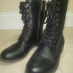 Combat boots